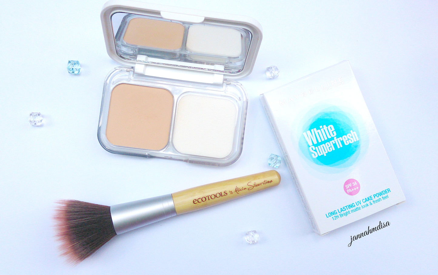 Maybelline White Super Fresh Two Way Cake